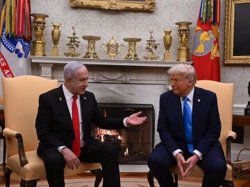 Netanyahu regala un 'busca' de oro a Trump como recuerdo del operativo contra miembros de Hezbolá