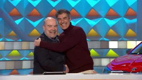 Antonio Resines sorprende a La ruleta de la suerte con una visita para hablar de su nueva película Mikaela Antonio Resines sorprende a La ruleta de la suerte con una visita para hablar de su nueva película Mikaela