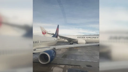 Choque de un Avión de Japan Airlines con una aeronave de Delta en Seattle Choque de un Avión de Japan Airlines con una aeronave de Delta en Seattle