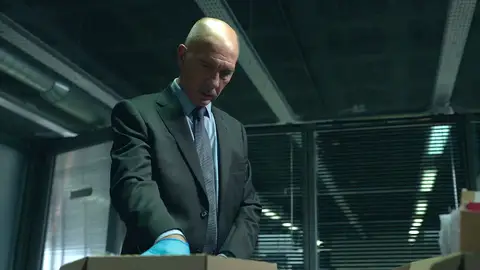 ¡Martín se la juega! Cambia las pruebas que incriminan a Álex en comisaría ¡Martín se la juega! Cambia las pruebas que incriminan a Álex en comisaría