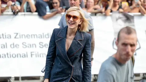 Cate Blanchett con un traje vaquero Cate Blanchett con un traje vaquero