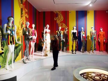 Exposición de diseños de Versace en España 