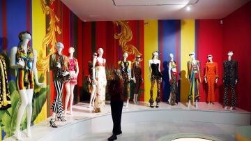 Exposición de diseños de Versace en España 