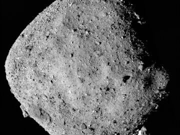 Imagen asteroide Bennu compuesta por 12 imágenes 'PolyCam'