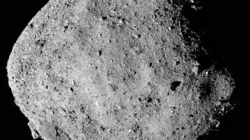 Imagen asteroide Bennu compuesta por 12 imágenes 'PolyCam'