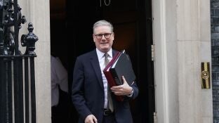 05 February 2025, United Kingdom, London: UK Prime Minister Keir Starmer departs 10 Downing Street, to attend Prime Minister's Questions at the Houses of Parliament. Photo: Stefan Rousseau/PA Wire/dpa 05/02/2025 ONLY FOR USE IN SPAIN