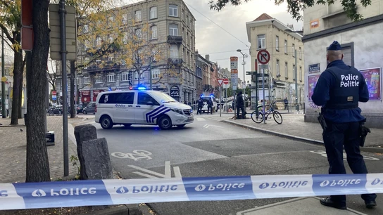 Policía cerca de Plaza Eugene Verboeckhoven en Bruselas Policía cerca de Plaza Eugene Verboeckhoven en Bruselas