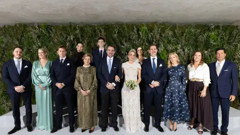 de la familia real de Grecia en la boda de Nicolás y Chrysi Vardinogiannis de la familia real de Grecia en la boda de Nicolás y Chrysi Vardinogiannis