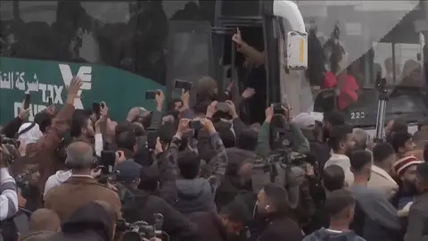 Hamás libera a tres rehenes Hamás libera a tres rehenes