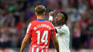 Marcos Llorente y Vin&iacute;cius se encaran en el derbi del Metropolitano