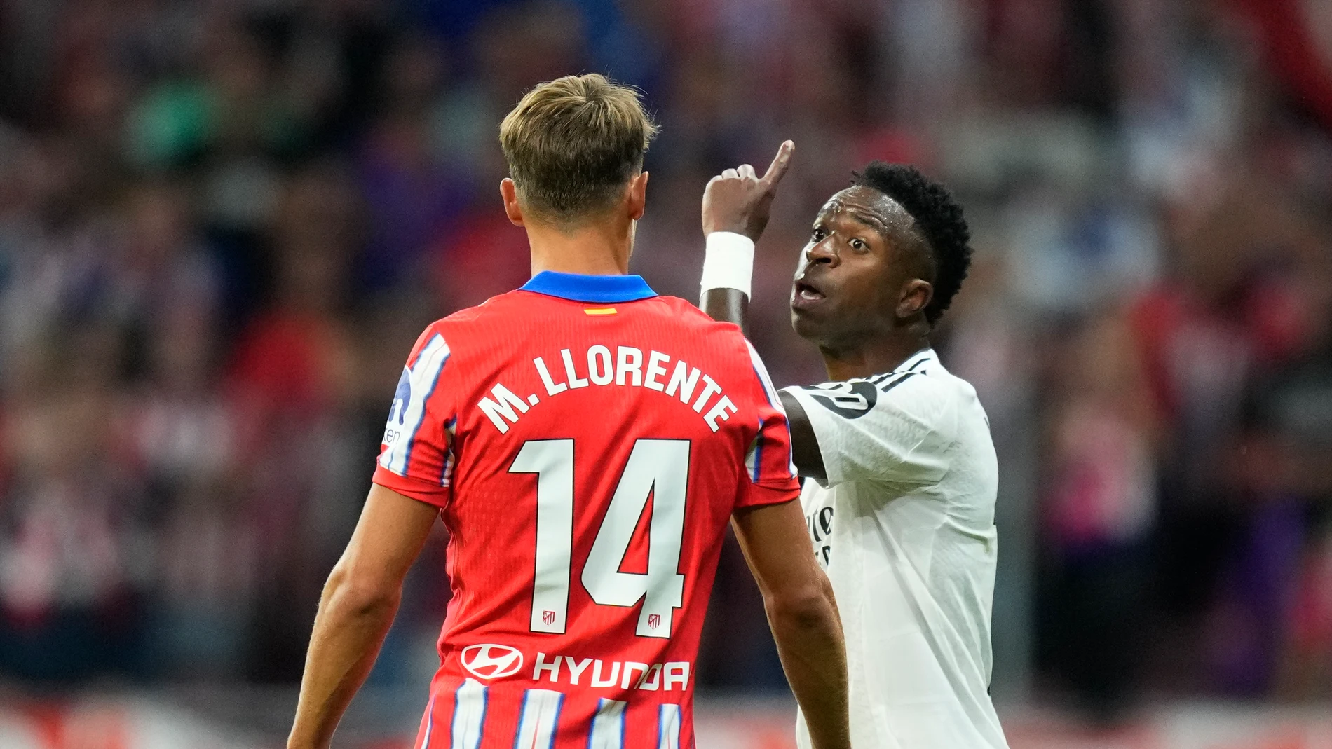 Marcos Llorente y Vinícius se encaran en el derbi del Metropolitano Marcos Llorente y Vinícius se encaran en el derbi del Metropolitano