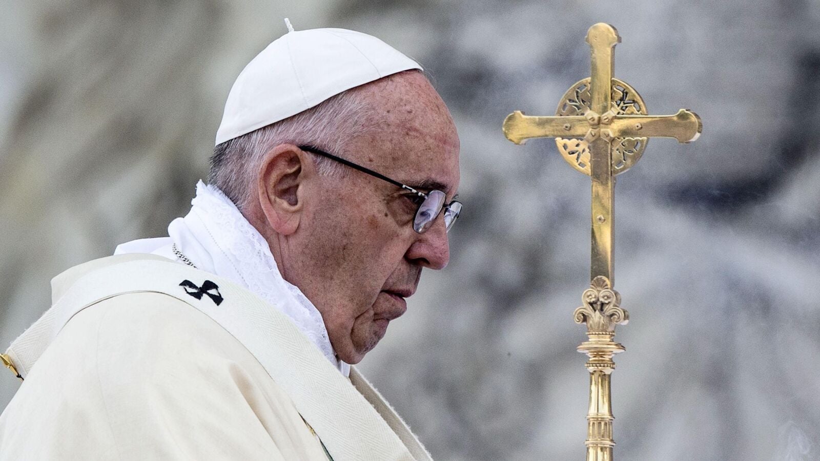 El Papa Francisco pasa una noche tranquila en el hospital tras ser ingresado por una bronquitis