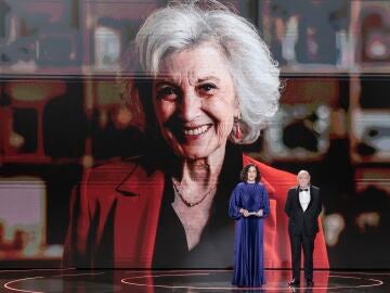 El emotivo homenaje a Marisa Paredes en los Goya de mano de su hija, Marisa Isasi