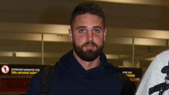 David Rodr&iacute;guez en el aeropuerto de Sevilla