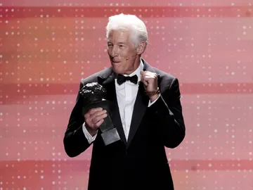 Richard Gere con su Goya Internacional Richard Gere con su Goya Internacional