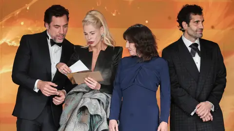 Javier Bardem, Belén Rueda, Lola Dueñas y Tamar Novas anunciando el Goya a Mejor Película Javier Bardem, Belén Rueda, Lola Dueñas y Tamar Novas anunciando el Goya a Mejor Película