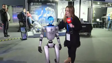 El dueño del robot explica el vídeo viral de la caída después del empujón de la periodista: El dueño del robot explica el vídeo viral de la caída después del empujón de la periodista: