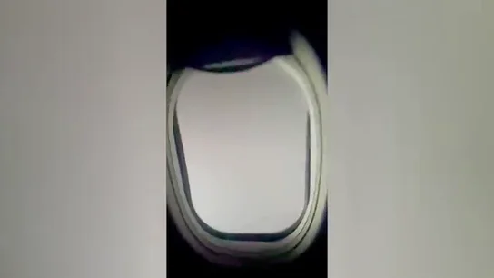 Un rayo impacta contra un avión momentos después del despegue Un rayo impacta contra un avión momentos después del despegue