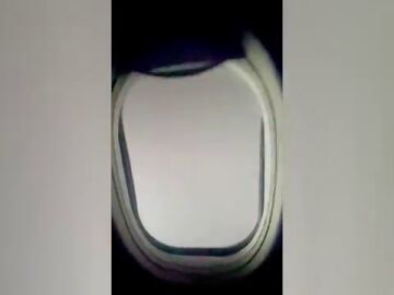  Un rayo impacta contra un avión momentos después del despegue