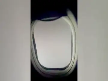 Un rayo impacta contra un avión momentos después del despegue Un rayo impacta contra un avión momentos después del despegue