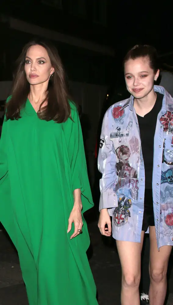 Angelina Jolie junto a su hija Shiloh Angelina Jolie junto a su hija Shiloh