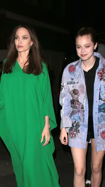 Angelina Jolie junto a su hija Shiloh Angelina Jolie junto a su hija Shiloh