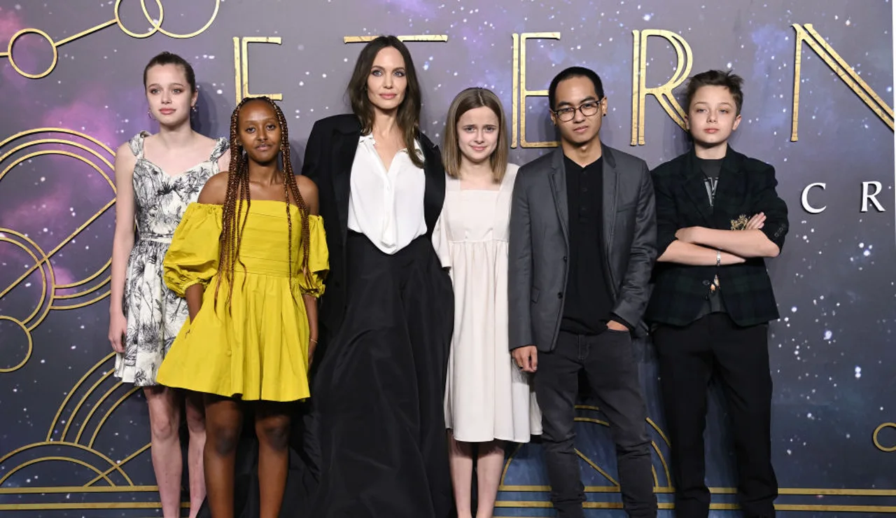 Angelina Jolie junto a sus hijos