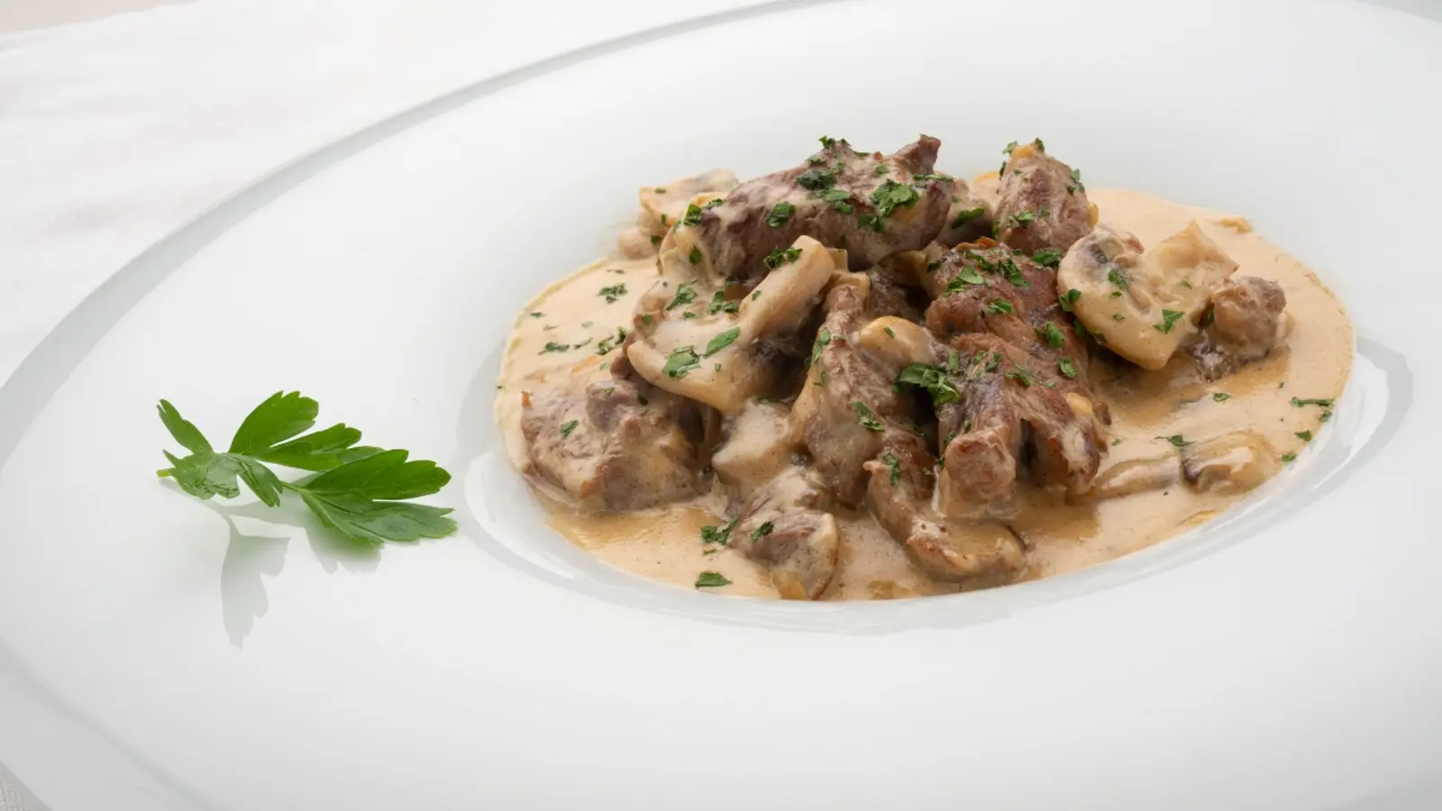 Las recetas más exitosas de Karlos Arguiñano para los amantes de la carne: jugosas, fáciles y económicas