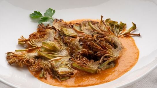 Receta facil&iacute;sima de alcachofas fritas con romesco, de Joseba Argui&ntilde;ano