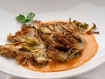 Receta facil&iacute;sima de alcachofas fritas con romesco, de Joseba Argui&ntilde;ano