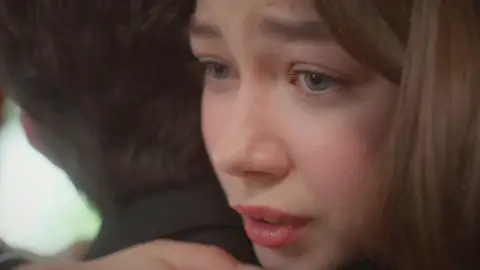 "Estaré siempre orgulloso de ti": Timur se disculpa con Umay y promete apoyarla en sus sueños "Estaré siempre orgulloso de ti": Timur se disculpa con Umay y promete apoyarla en sus sueños