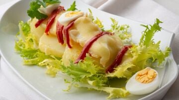 Ensalada de escarola con bacalao y pimientos, de Arguiñano: "Perfecta para estos días de frío"