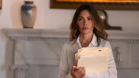 Sarah Shahi en Paradise Sarah Shahi en Paradise