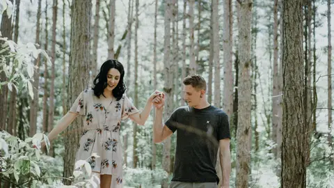 Pareja paseando Pareja paseando