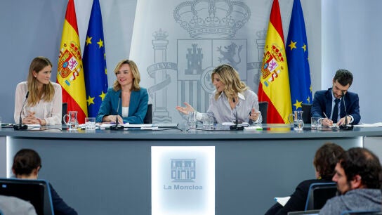 Pilar Alegr&iacute;a y Yolanda D&iacute;az