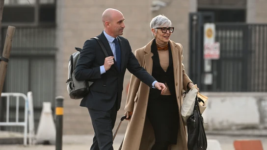 Luis Rubiales, a su llegada a sede judicial junto a su abogada Olga Tubau Luis Rubiales, a su llegada a sede judicial junto a su abogada Olga Tubau