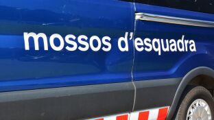 Un veh&iacute;culo de los Mossos d'Esquadra