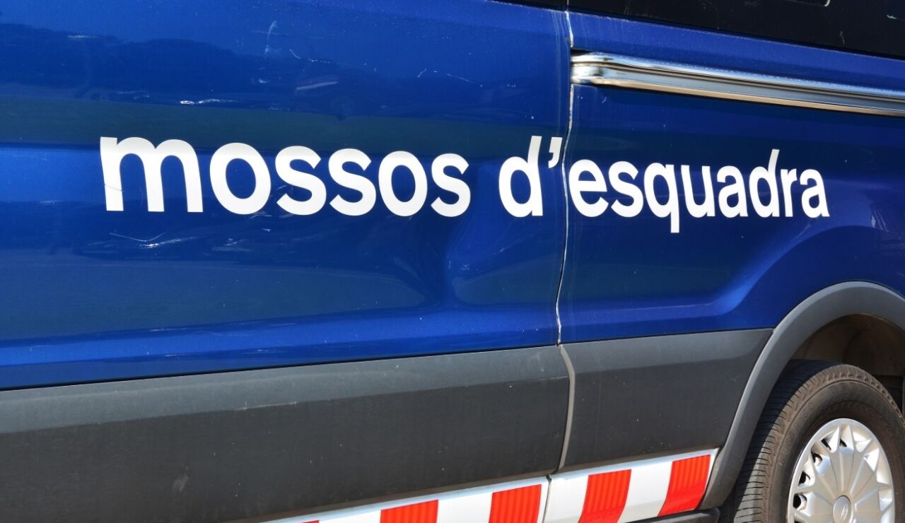 Un veh&iacute;culo de los Mossos d'Esquadra