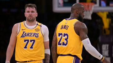 Luka Doncic y LeBron James, en el partido ante Utah Jazz