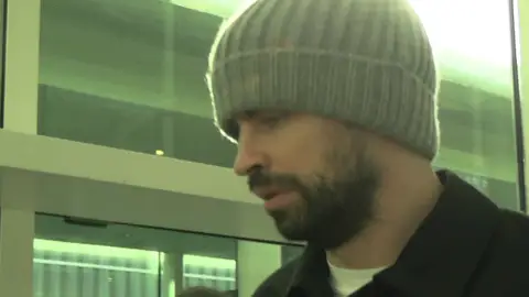 Piqué, en el aeropuerto de Barcelona Piqué, en el aeropuerto de Barcelona