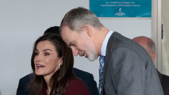 Los reyes Letizia y Felipe en el Hospital Nacional de Parapl&eacute;jicos 