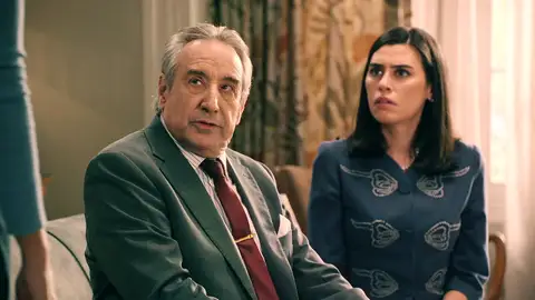 Don Pedro presiona a María para que hable con Andrés y venda sus acciones, pero… ¡Begoña les interrumpe! Don Pedro presiona a María para que hable con Andrés y venda sus acciones, pero… ¡Begoña les interrumpe!
