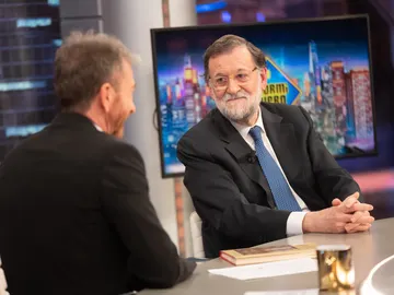 Rajoy se moja en El Hormiguero: así solucionaría el problema de la vivienda Rajoy se moja en El Hormiguero: así solucionaría el problema de la vivienda