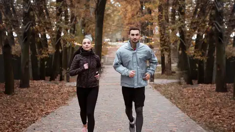 Pareja corriendo Pareja corriendo