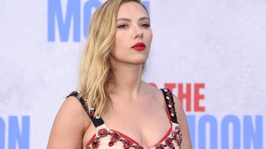 Scarlett Johansson exige la regulaci&oacute;n de la IA tras un v&iacute;deo 'deepfake' de estrellas contra Kanye West