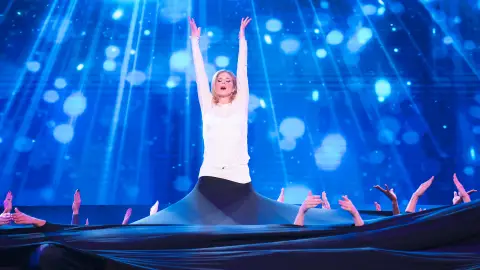 Genoveva Casanova deslumbra con un espectacular baile caleidoscópico: “Has brillado” Genoveva Casanova deslumbra con un espectacular baile caleidoscópico: “Has brillado”