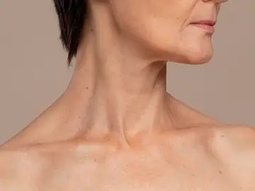 Escote de una mujer Escote de una mujer