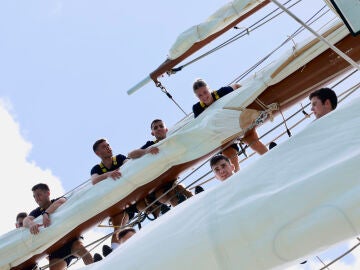 El buque Juan Sebastián de Elcano llega al puerto de Salvador de Bahía