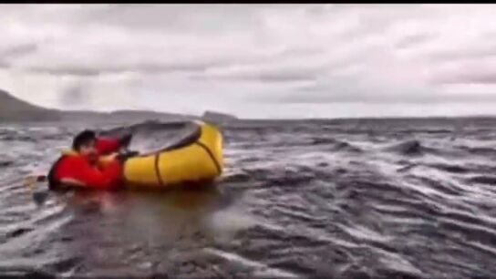 El joven que fue tragado y escupido por una ballena cuenta lo que sinti&oacute;: " No entend&iacute;a qu&eacute; estaba pasando. Me hundo y ya pens&eacute; que me hab&iacute;a comido."