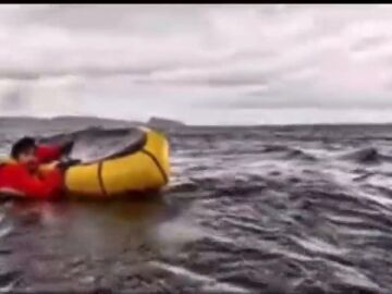 El joven que fue tragado y escupido por una ballena cuenta lo que sintió: " No entendía qué estaba pasando. Me hundo y ya pensé que me había comido."